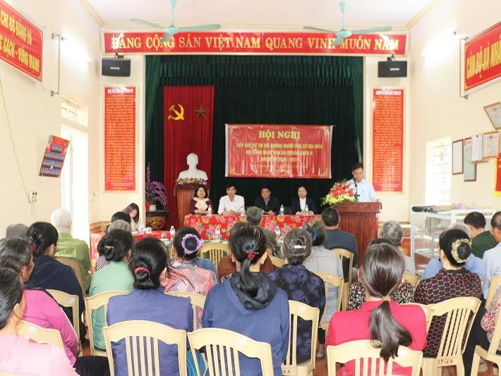 Bí thư Đảng ủy và những người ứng cử đại biểu HĐND xã Vụ Bản, nhiệm kỳ 2026 – 2031 tiếp xúc với cử tri tại đơn vị bầu cử số 2