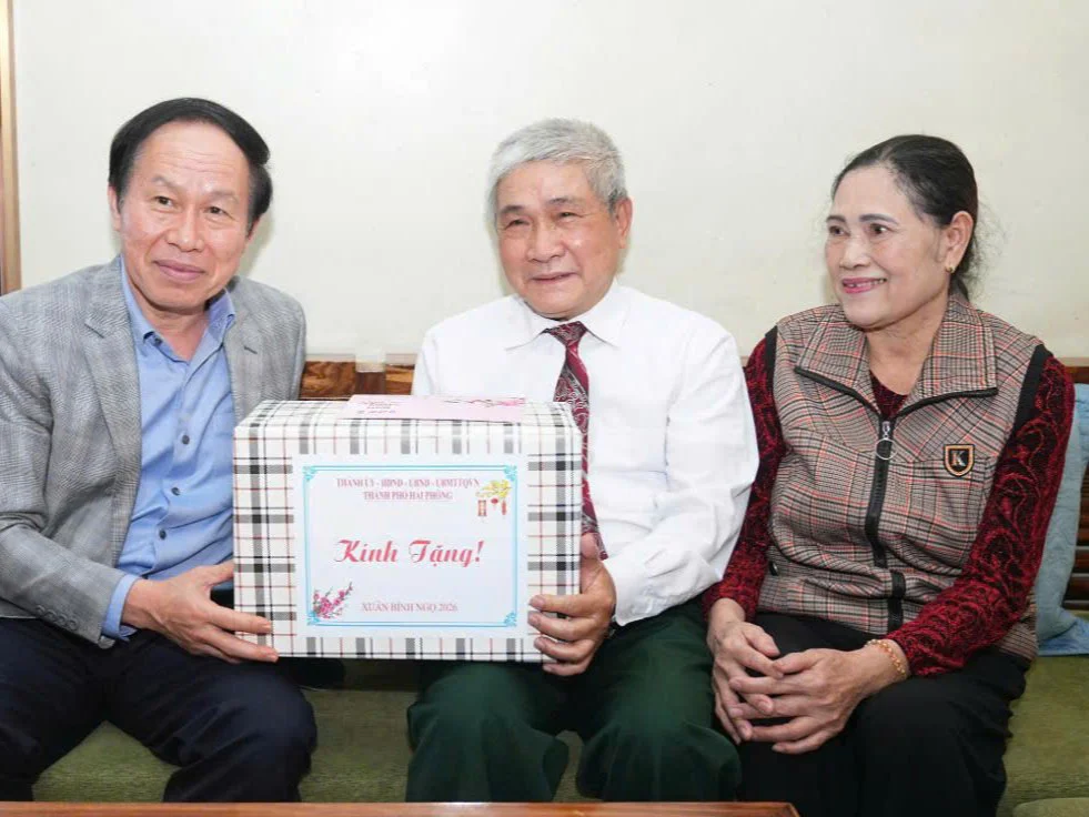 Bí thư Thành ủy Hải Phòng thăm, tặng quà các gia đình chính sách dịp Tết nguyên đán