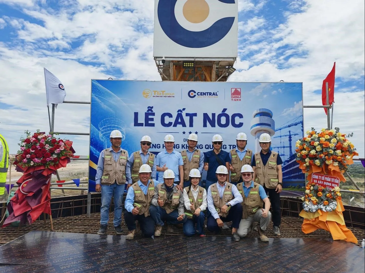 Chính thức cất nóc Đài Kiểm soát không lưu, Cảng hàng không Quảng Trị tăng tốc tiến độ