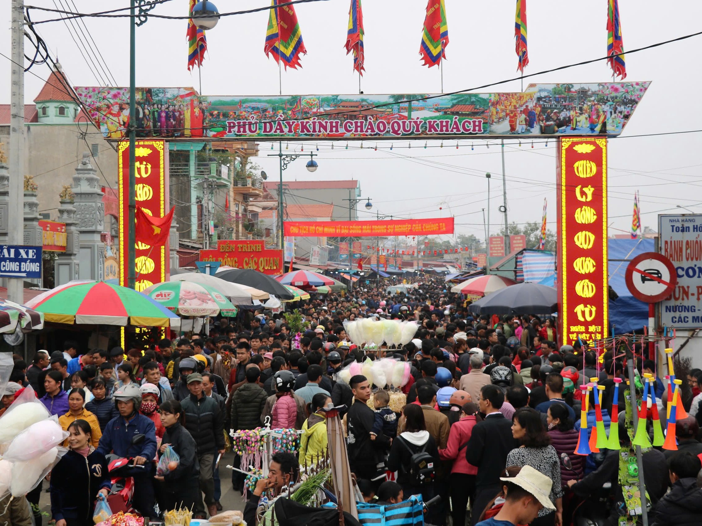 Chợ Viềng Xuân Vụ Bản - Phiên chợ cầu may độc nhất vô nhị