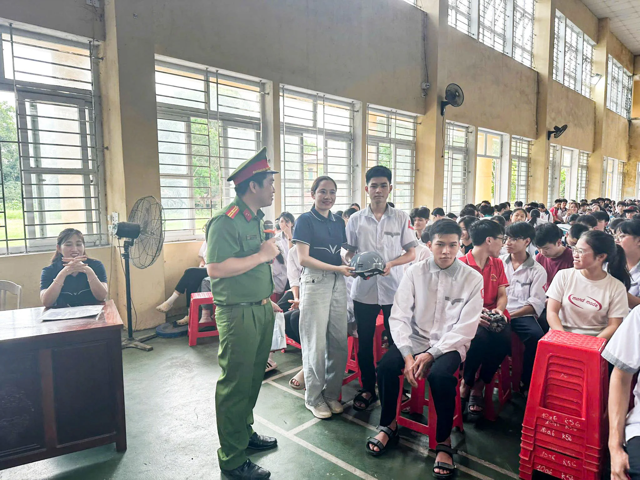 Công an xã Phong Doanh tăng cường tuyên truyền pháp luật, giao thông cho học sinh trường THPT Mỹ Tho