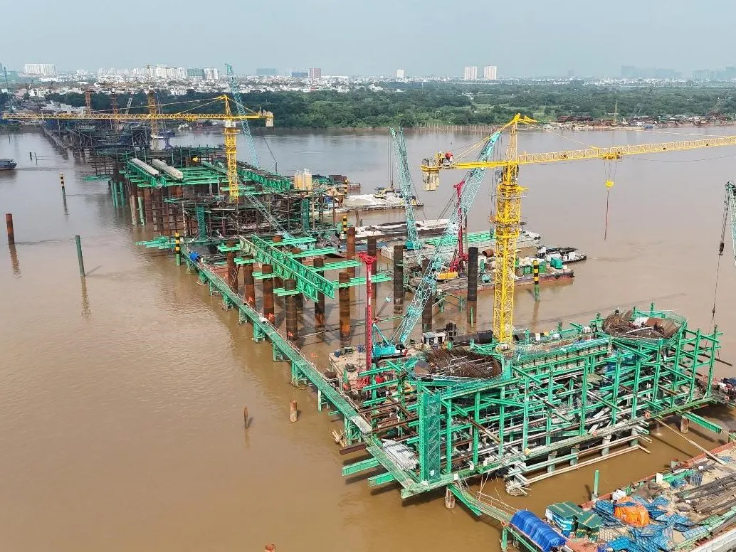 Đại công trường Cầu Trần Hưng Đạo ngày đêm bứt tốc, sẵn sàng lắp dựng vòm thép vô cực