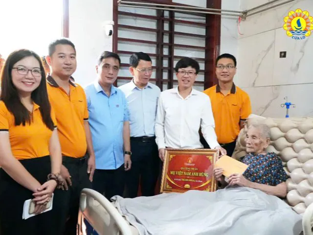  Đằng sau ánh nhìn của mẹ