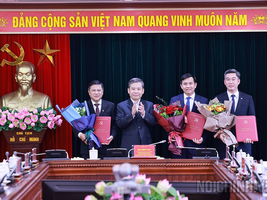 Ban Nội chính Trung ương trao Quyết định điều động, bổ nhiệm lãnh đạo cấp Vụ