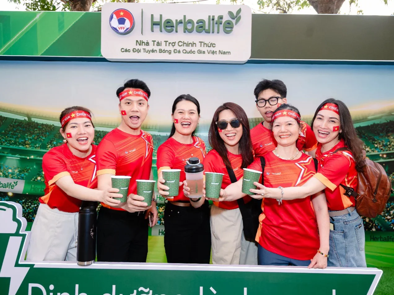 Herbalife Việt Nam tổ chức Fanzone tiếp lửa Đội tuyển Việt Nam trong trận đấu quan trọng gặp Malaysia tại vòng loại Asian Cup 2027