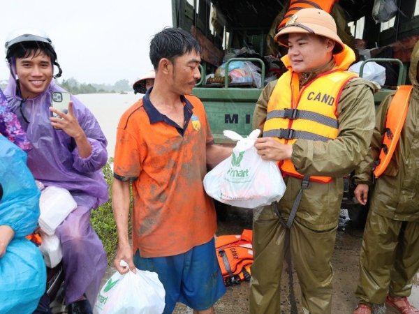 Hỗ trợ người dân vùng bị lũ lụt: Cần chính sách đặc biệt