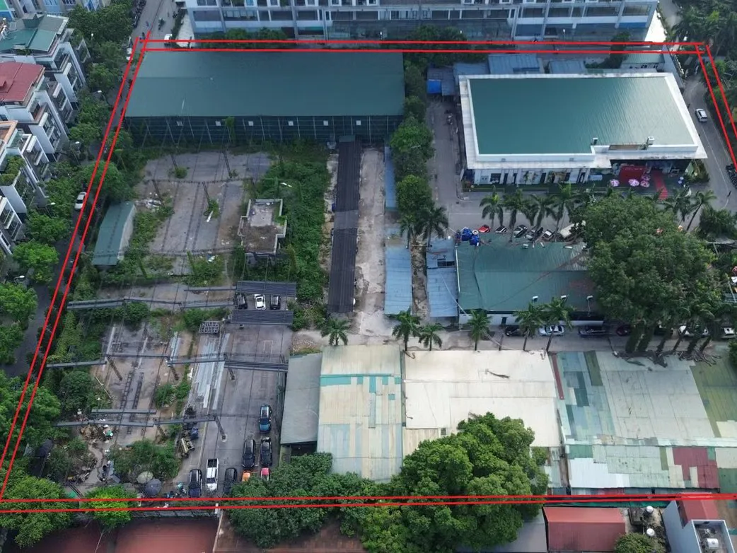 Khu 'đất vàng' biến tướng thành bãi gửi xe và chợ cóc