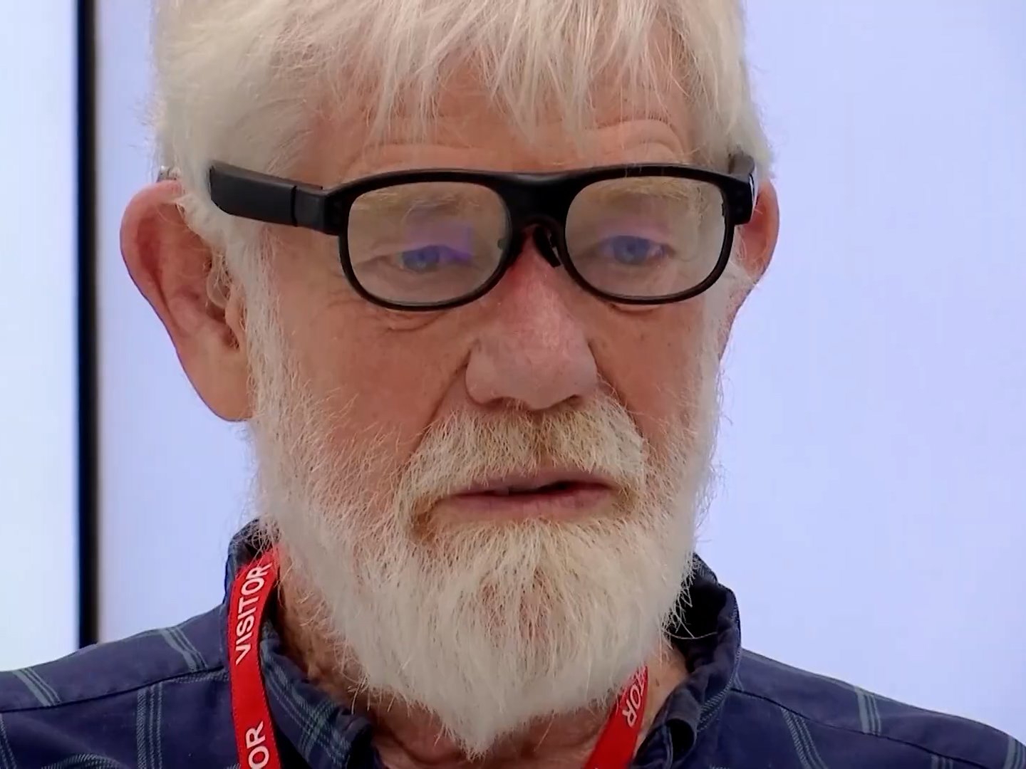 Kính thông minh AI hiển thị phụ đề thời gian thực cho người khiếm thính