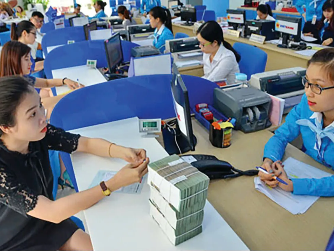 Làm gì để kéo giảm lãi suất cho vay đến cuối năm?