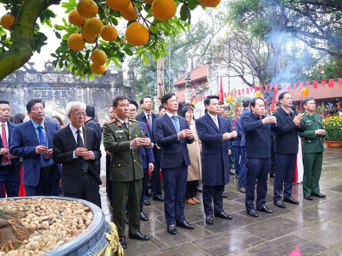 Lãnh đạo TP.Hải Phòng dâng hương tưởng niệm lãnh tụ Đảng, Nhà nước và các Di tích lịch sử trên địa bàn thành phố