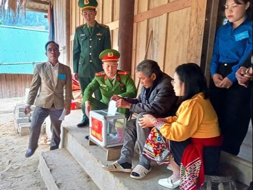 Nghệ An: Cử tri 12 xã miền núi gác lại việc nương rẫy để đi bầu cử sớm