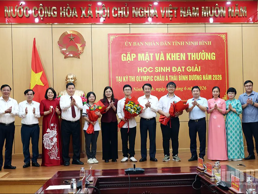      Ninh Bình: Gặp mặt, khen thưởng 3 học sinh đoạt giải tại kỳ thi Olympic Châu Á Thái Bình Dương năm 2026