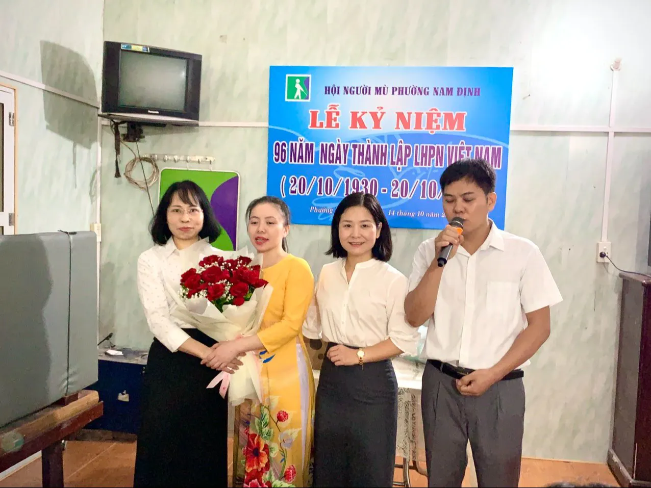 Ninh Bình: Hội Người mù phường Nam Định tổ chức lễ kỷ niệm ngày thành lập Hội Liên hiệp phụ nữ Việt Nam