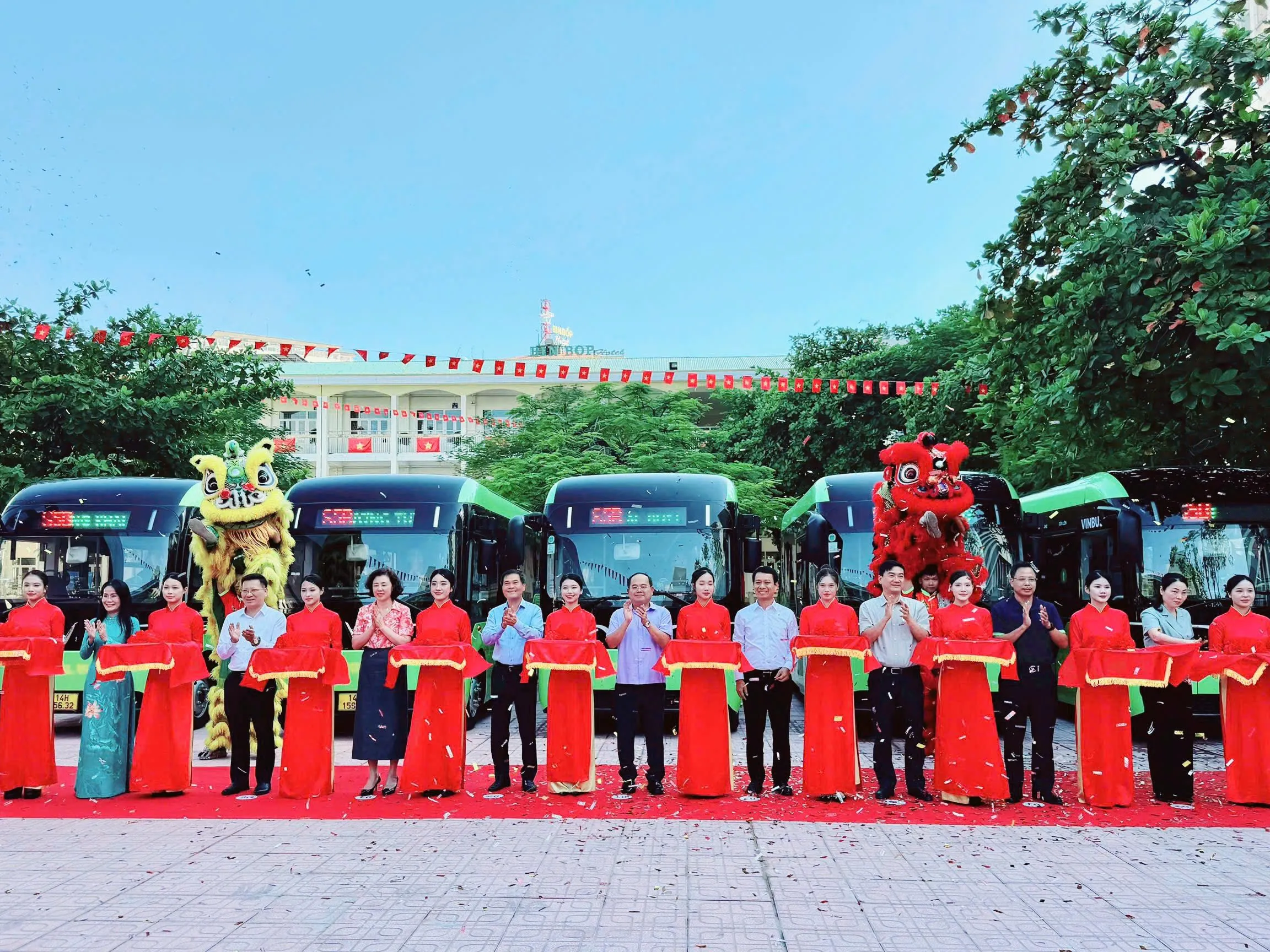 Thành phố Quảng Ninh: Khai trương tuyến xe buýt miễn phí đưa đón học sinh đến trường