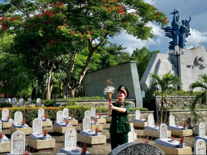 Thanh xuân của vị tướng già và bầu trời bình yên của thế hệ trẻ