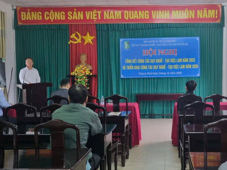 Trung tâm Dạy nghề và tạo việc làm cho người mù thành phố Huế tổ chức hội nghị tổng kết công tác dạy nghề tạo việc làm năm 2025 