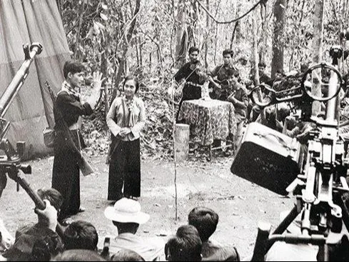 Tuổi 20 đẹp mãi cùng mùa xuân: Đêm liên hoan chia tay nơi rừng biên giới.