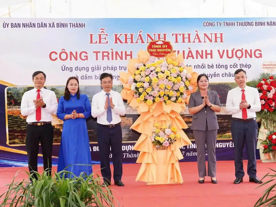 Văn phòng Trung ương Đảng và doanh nghiệp thương binh xây cầu tặng xã ATK Bình Thành