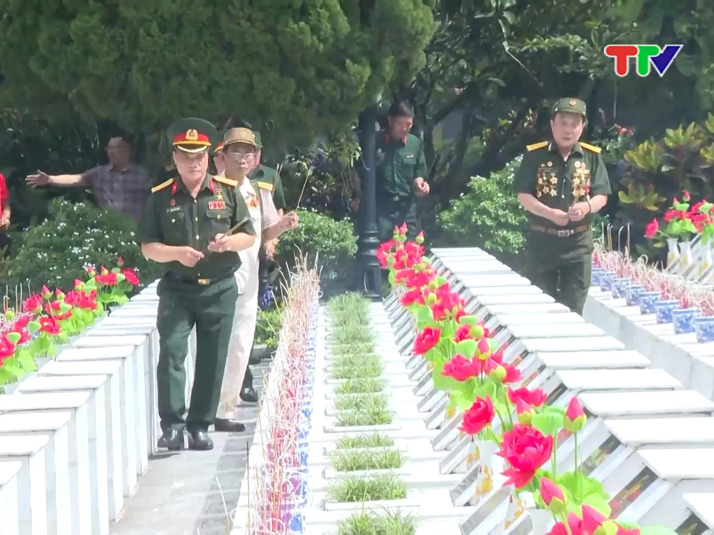 Về đây đồng đội ơi
