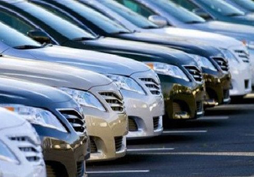 Ô tô xả hàng: Đại hạ giá cả trăm triệu đồng