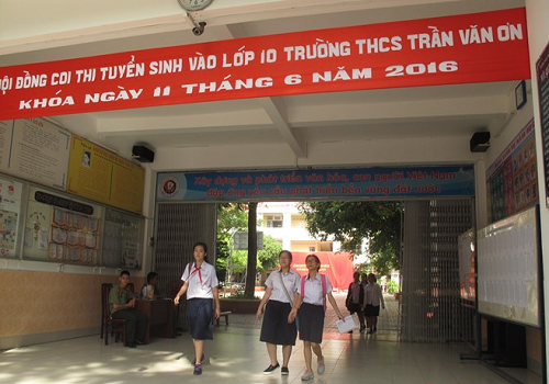 TP.HCM: Điểm thi vào 10 thấp bất ngờ, dưới 3 điểm mỗi môn cũng... đỗ!