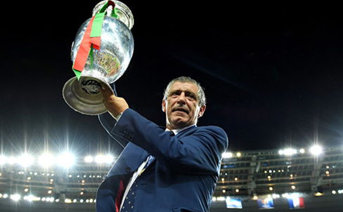 Bồ Đào Nha gia hạn hợp đồng với HLV Fernando Santos