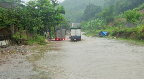 Mưa lũ làm 6 người mất tích, nhiều địa bàn ở Lào Cai bị cô lập