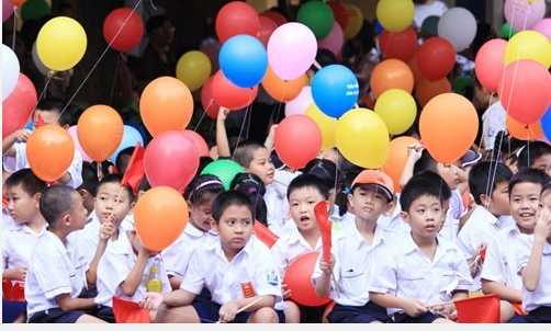 TPHCM: HS tựu trường chuẩn bị năm học mới