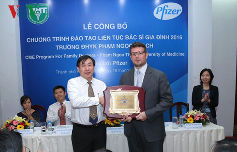 Đào tạo bác sĩ gia đình miễn phí cho hơn 2.000 cán bộ y tế