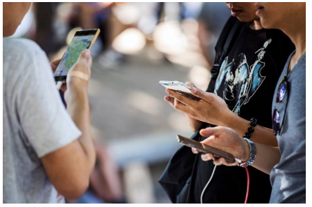 Có nên sạc điện thoại qua đêm?