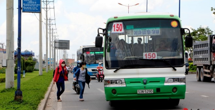 Xe bus tăng tuyến đi qua khu vui chơi phục vụ lễ Quốc khánh 2/9