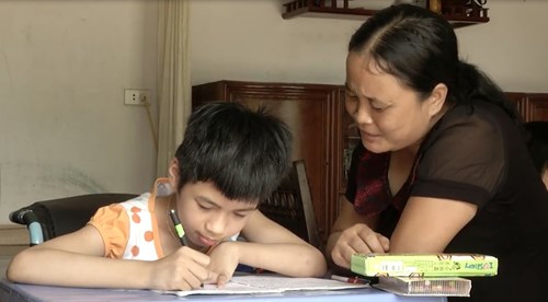 Trẻ khuyết tật được dạy học miễn phí  