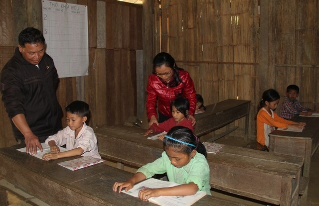 Câu chuyện hai vợ chồng trẻ 8 năm đi gieo “niềm tin” cho học sinh vùng cao