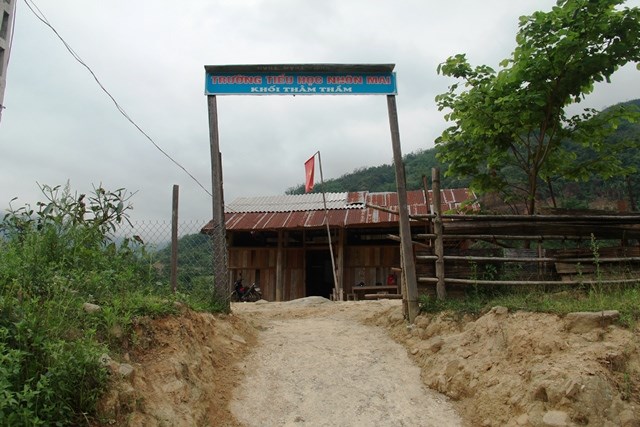 Câu chuyện hai vợ chồng trẻ 8 năm đi gieo “niềm tin” cho học sinh vùng cao