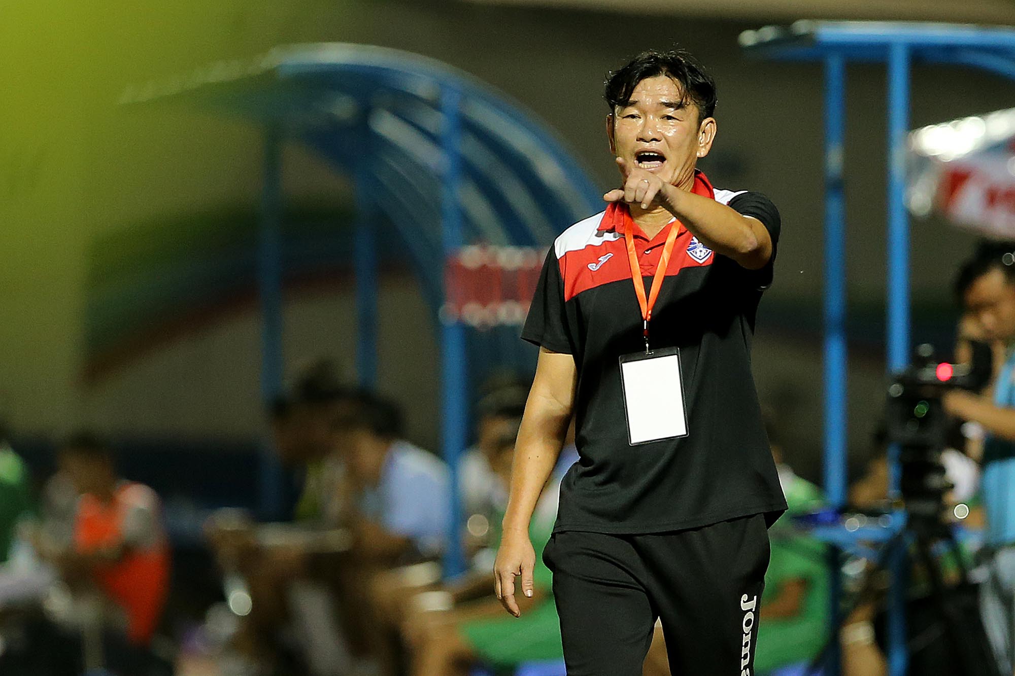 Cuộc chiến của 2 HLV thầy - trò