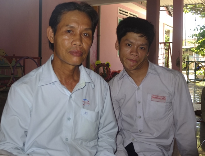 Rơi nước mắt nghe bố cậu học trò tật nguyền kể về mơ ước của con