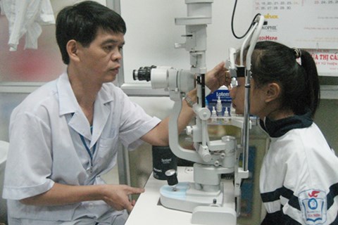 Cảnh báo dịch đau mắt đỏ đầu năm học mới