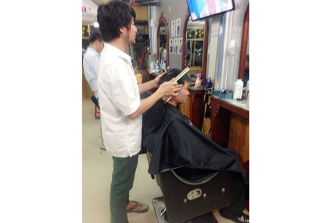 Chàng trai khuyết tật giúp đỡ hàng chục cảnh đời bất hạnh