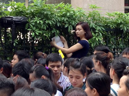 Tăng tuổi hưu: Già ngồi lâu, trẻ hết chỗ