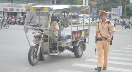 Xe chở cồng kềnh ở Hà Nội, có xe giả danh thương binh