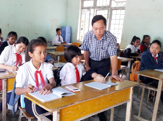 Viết cổ tích cuộc đời bằng đôi chân tật nguyền