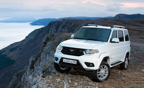 U-Oat 'thần thánh' trở lại: Ôtô Nga 300 triệu đồng, khách Việt chê