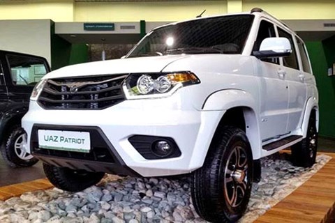 U-Oat 'thần thánh' trở lại: Ôtô Nga 300 triệu đồng, khách Việt chê