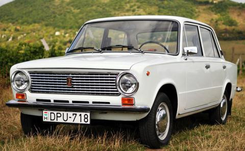 Ô tô Nga giá rẻ nhập khẩu vào Việt Nam tăng đột biến