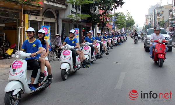 Phát hoảng với những hot girl giả bà bầu trượt patin trên phố của Thủ đô