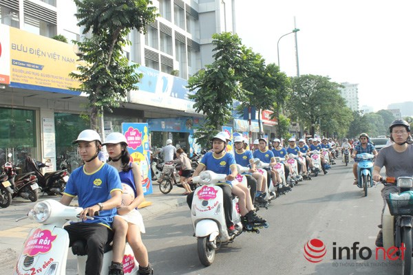 Phát hoảng với những hot girl giả bà bầu trượt patin trên phố của Thủ đô