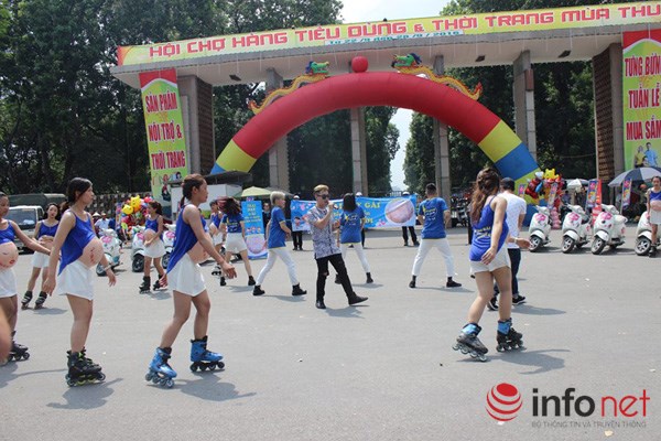 Phát hoảng với những hot girl giả bà bầu trượt patin trên phố của Thủ đô