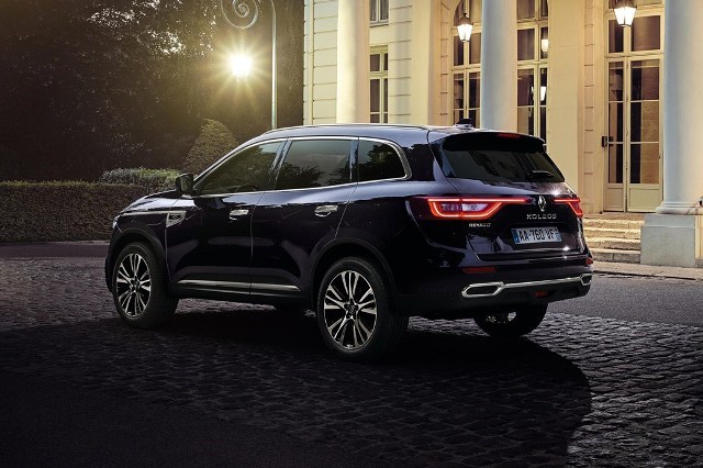 Xe điện Renault Zoe thiết lập kỷ lục sạc một lần đi được 400km