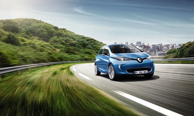 Xe điện Renault Zoe thiết lập kỷ lục sạc một lần đi được 400km
