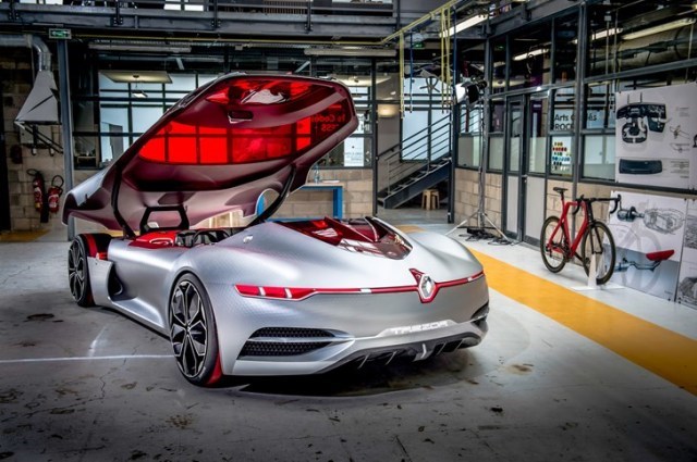 Xe điện Renault Zoe thiết lập kỷ lục sạc một lần đi được 400km